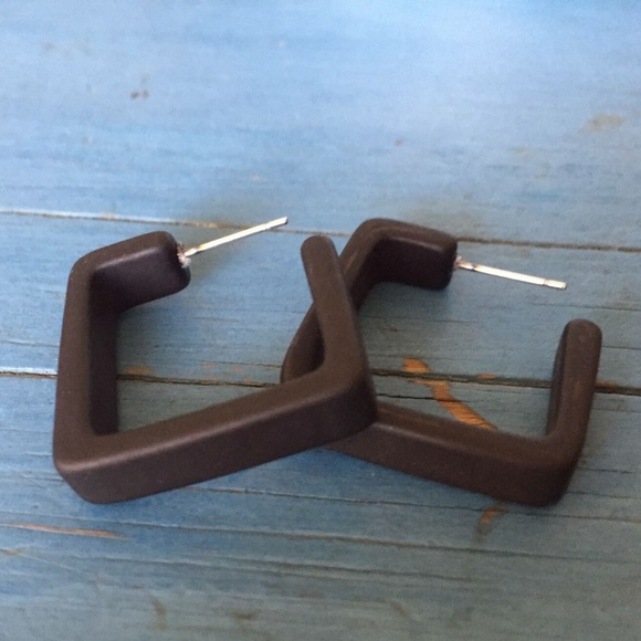 Black Vintage Frosted Lucite Square Hoop Earrings - Picture 5 of 6